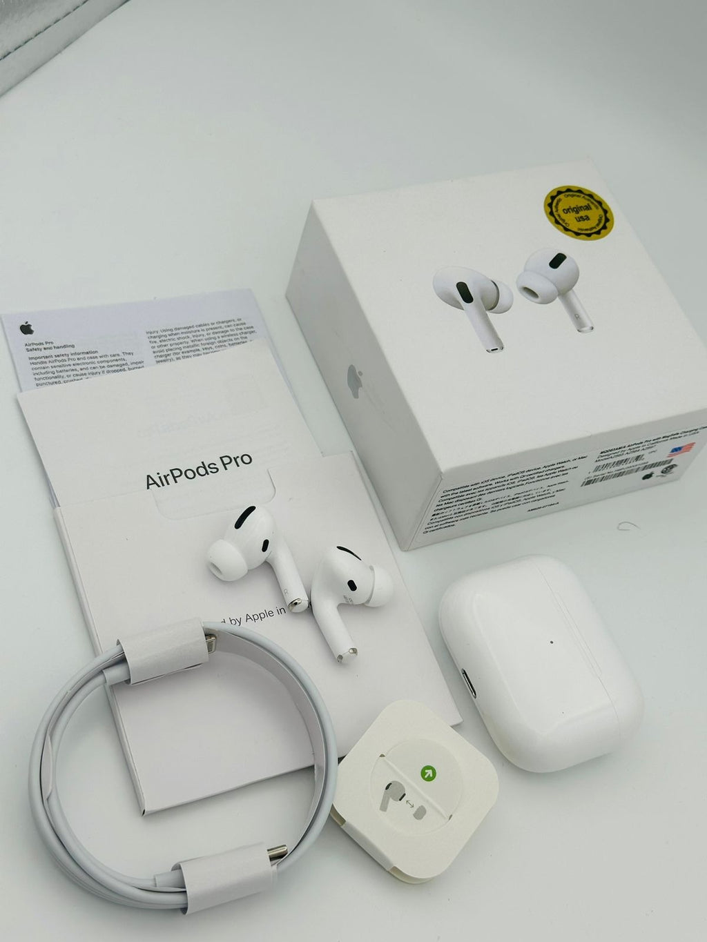 ZH Apple AirPods Pro (2nd Generation) with MagSafe Charging Case (USB-C)