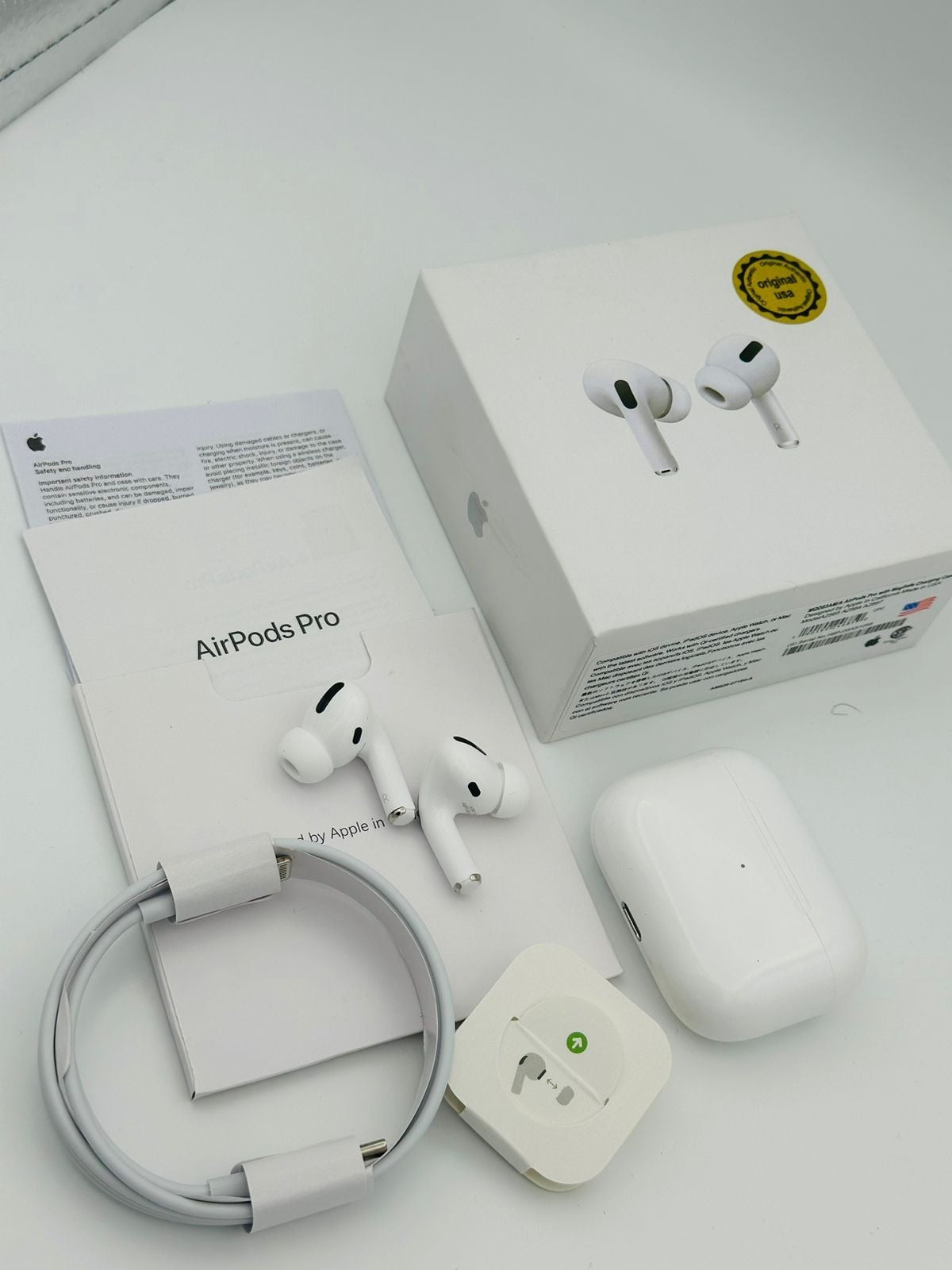 ZH Apple AirPods Pro (2nd Generation) with MagSafe Charging Case (USB-C)